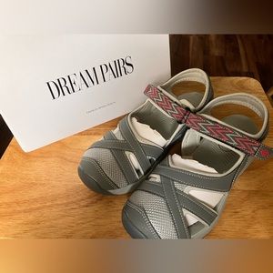 Dreampairs grey and coral sandals size 8